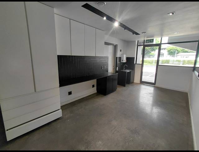 2,590M² OFFICE TO LET IN BRYANSTON